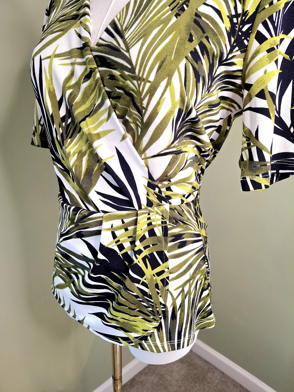 Ann Taylor Faux Wrap Top Small Tropical Palm Print Ruched Side Resort Blouse